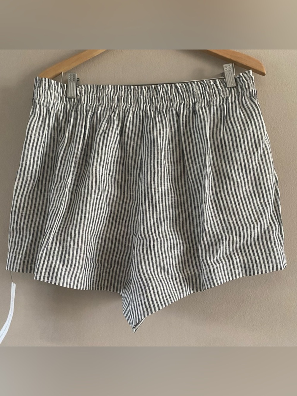 NWT Reformation Women’s Mila Smocked Waist Linen Shorts Vineyard Beachy Size XL - Picture 4 of 12
